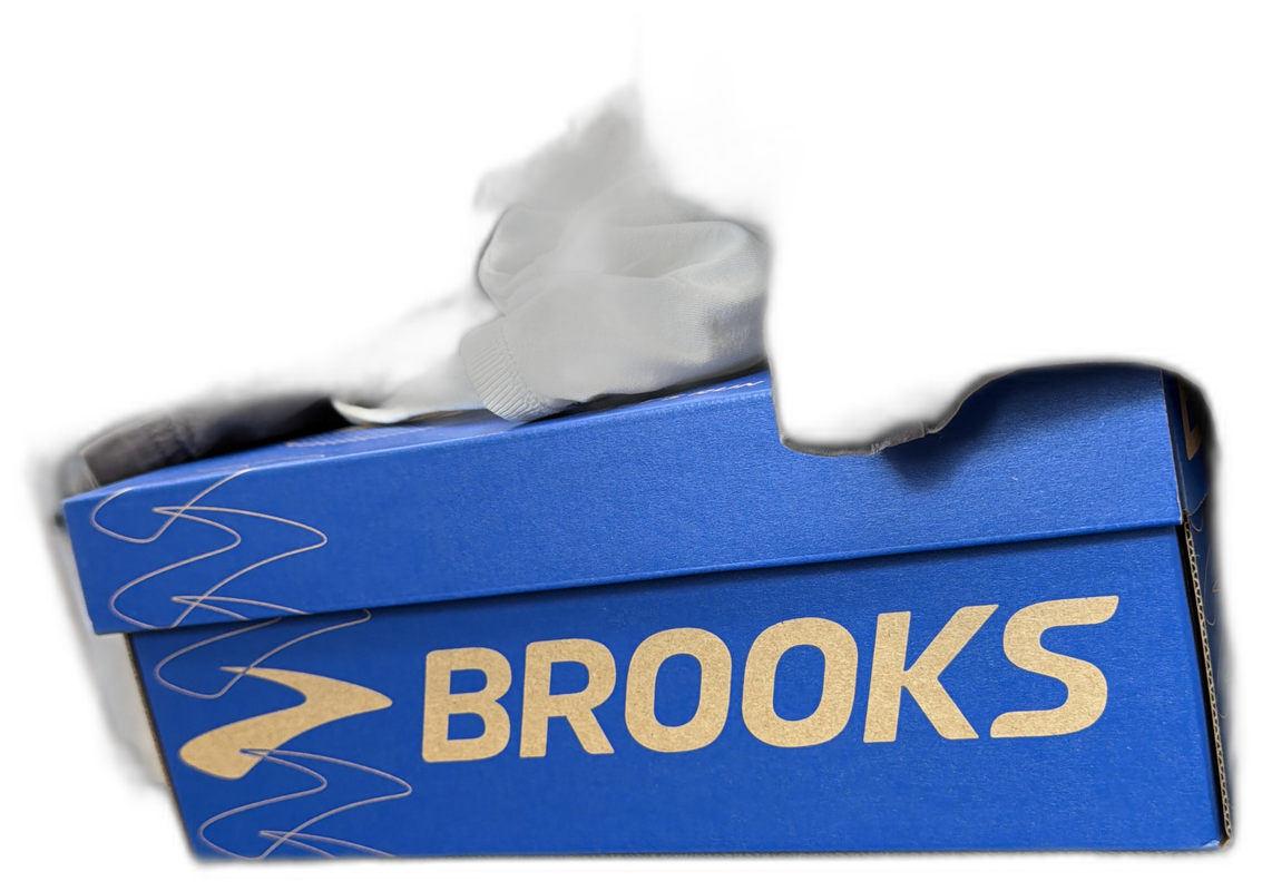 Brooks-merkkiset juoksukengät laatikollaan